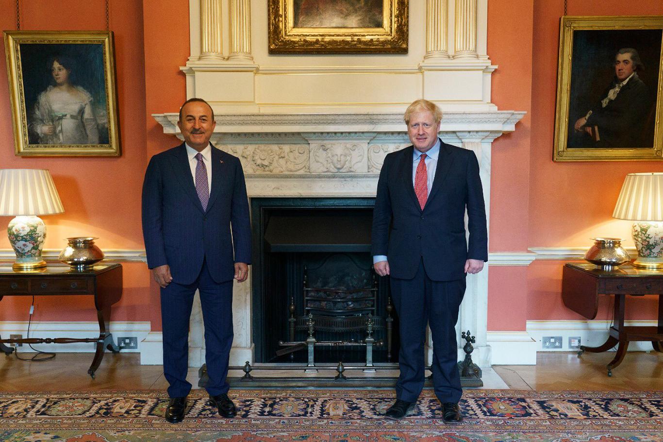 Dışişleri Bakanı Çavuşoğlu, İngiltere Başbakanı Johnson'la görüştü